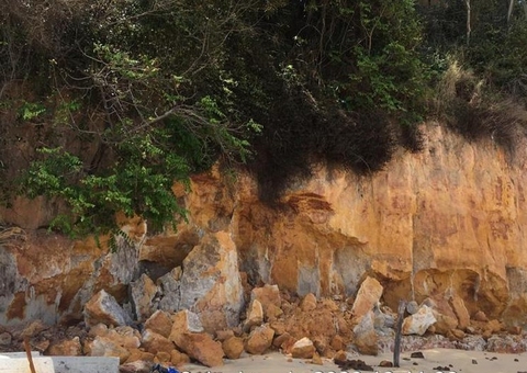 Falésia que matou família volta a desabar na Praia da Pipa