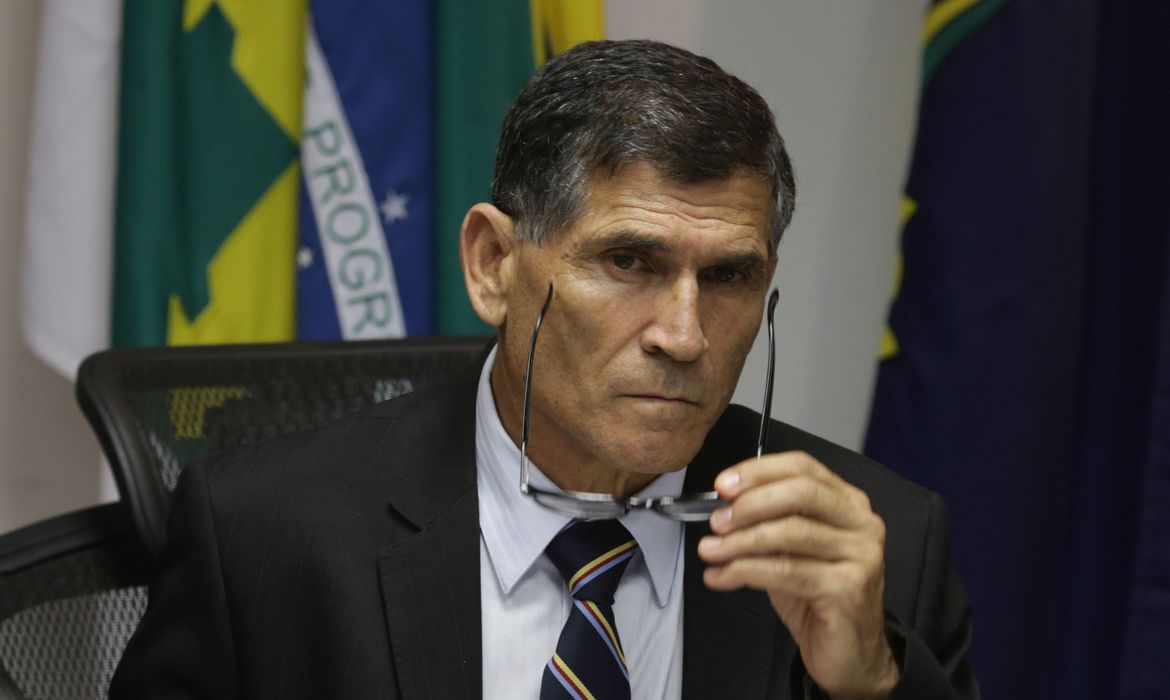 'Dá para desconfiar da sanidade mental' diz ex-ministro sobre Bolsonaro