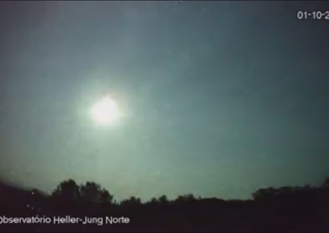 Meteoro gigante e mais brilhoso que a lua cai no Brasil; confira imagens
