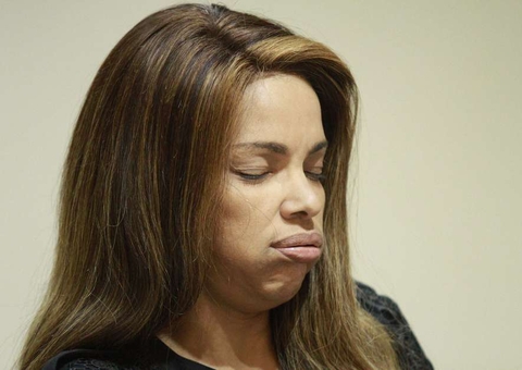 Flordelis dribla Justiça, mas é intimada em Brasília para por tornozeleira