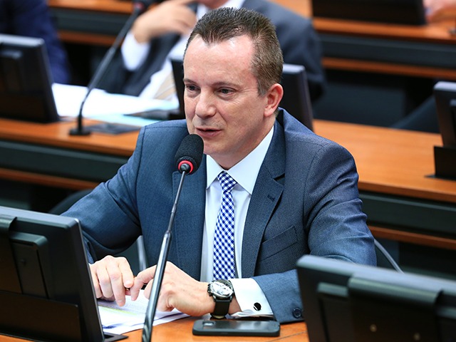 Filha e genro de Celso Russomanno são acusados por esquema de 'pirâmide'