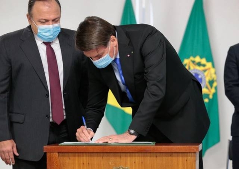 Bolsonaro faz carta à India pedindo urgência no envio da vacina de Oxford