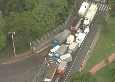Caminhoneiros ameaçam paralisação a partir desta segunda