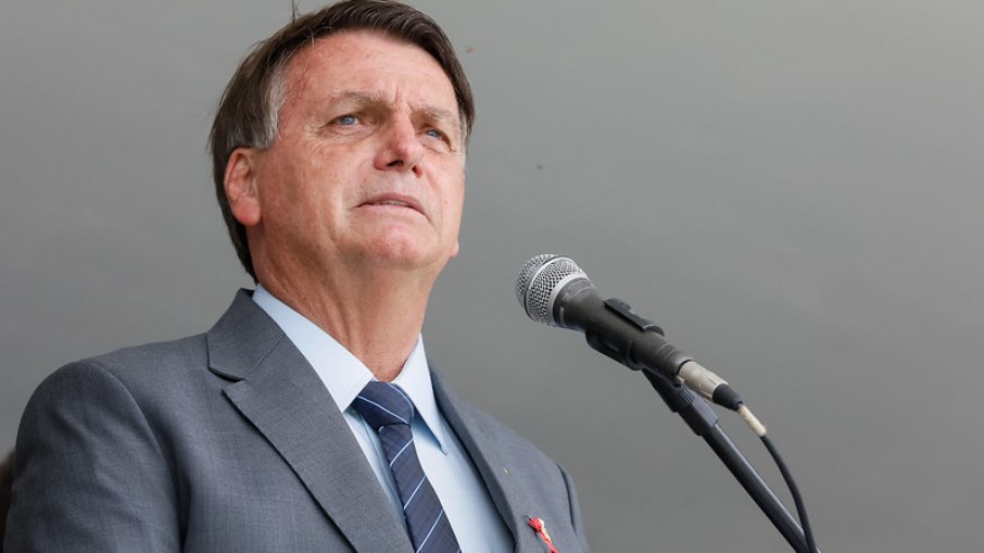 'Não tem por que ter esse trauma todo', diz Bolsonaro sobre coronavírus