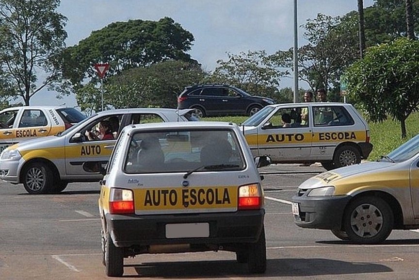 PL pode acabar com obrigação de aulas em autoescola para tirar CNH