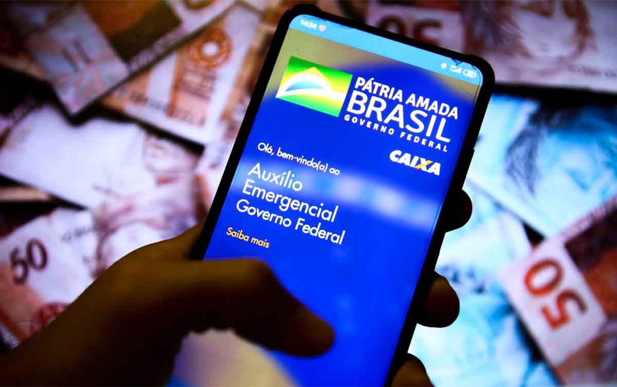 Governo declara fim do Auxílio Emergencial e estuda novo benefício