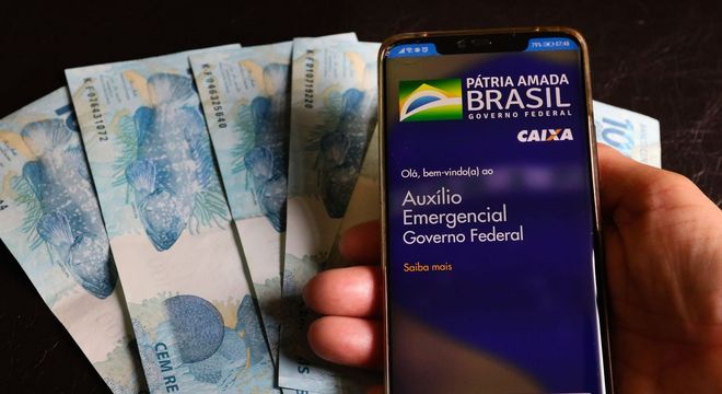 Auxílio emergencial é pago para mais de 4 milhões nesta segunda-feira