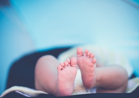 Bebê tem cabeça arrancada durante parto; família acusa equipe médica