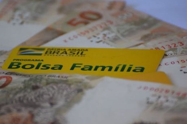 Beneficiários do Bolsa Família recebem 9ª parcela do auxílio emergencial
