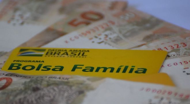 Beneficiários do Bolsa Família recebem nova parcela do auxílio emergencial