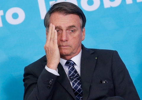 Com apuração apontando fracasso de apoiados, Bolsonaro apaga post em que pedia voto para candidatos