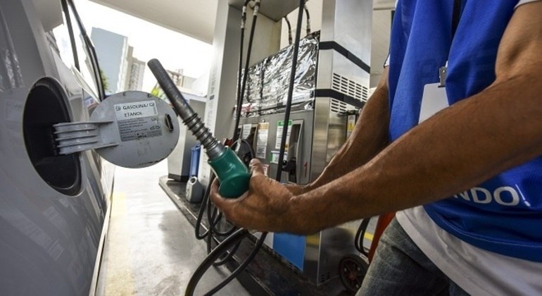 Preço da gasolina pode subir até 12% nos próximos dias