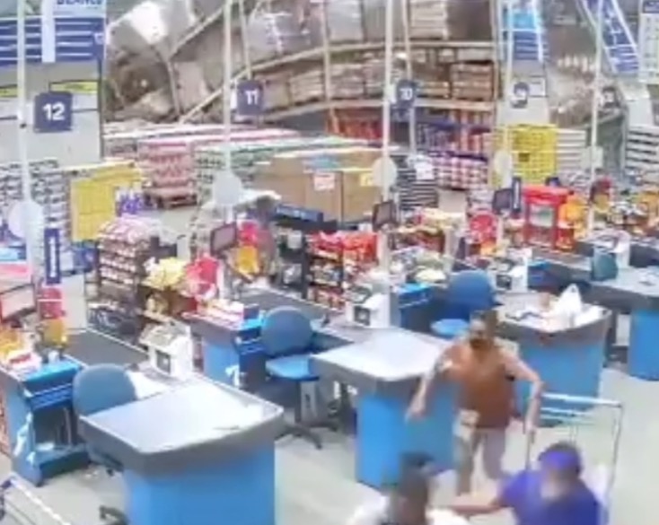 Troca de estantes de lugar teria ocasionado acidente em supermercado