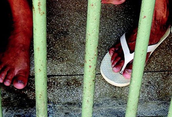 Presos que têm liberdade condicionada a fiança podem ser soltos