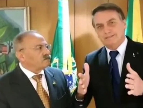 Senador Chico Rodrigues é flagrado com dinheiro nas nádegas, diz revista