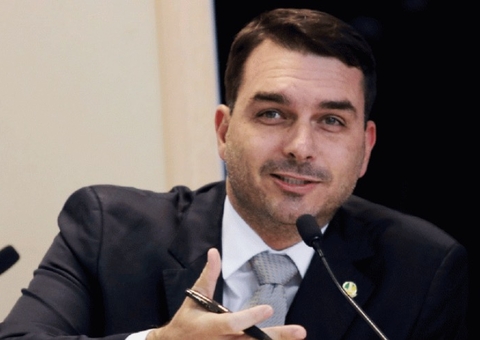 Flávio Bolsonaro usou cota eleitoral feminina para beneficiar empresas