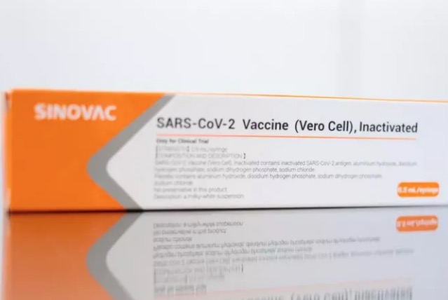 Autorizada importação de matéria-prima para milhões de doses de CoronaVac