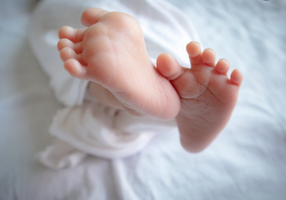 Bebê morre após se engasgar com pedaço de uva