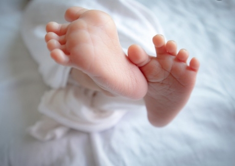 Bebê morre após se engasgar com pedaço de uva