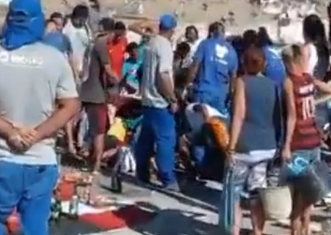 Vídeo: Oferenda de R$ 15 mil em cemitério causa confusão entre visitantes