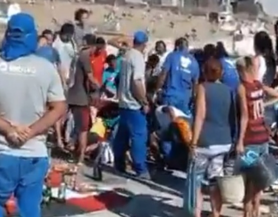 Vídeo: Oferenda de R$ 15 mil em cemitério causa confusão entre visitantes