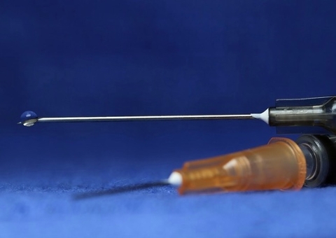 Primeiras 120 mil doses da vacina contra Covid chegam este mês no Brasil