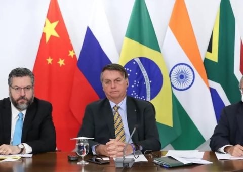 Bolsonaro promete entregar países que compram madeira ilegal da Amazônia