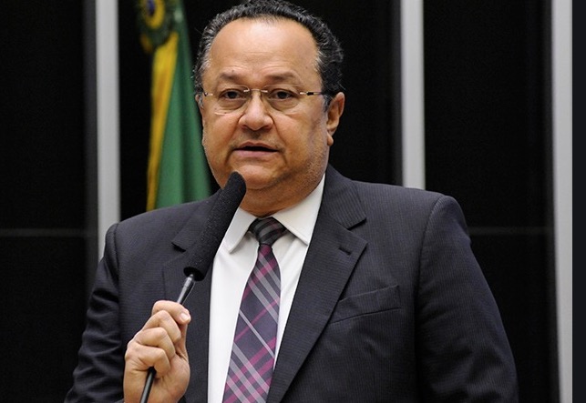 'Rachadinha' de Silas Câmara vai embasar julgamento de Flávio Bolsonaro