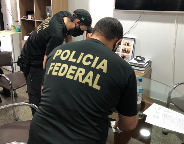 Prefeito e ex-prefeitos são presos por tráfico internacional de pessoas