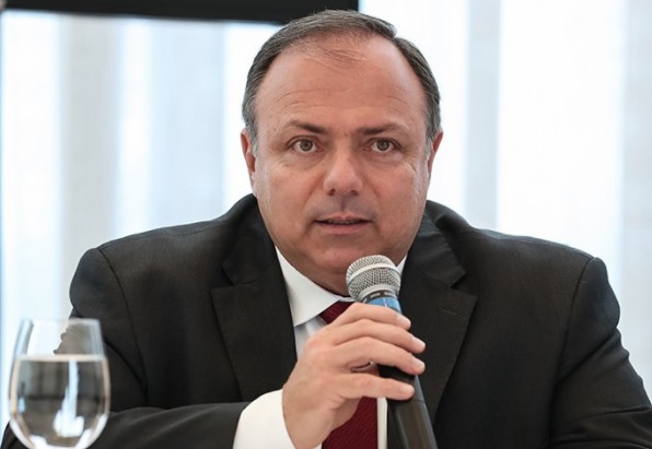Pazuello contradiz Bolsonaro sobre 'finalzinho da pandemia' no Brasil
