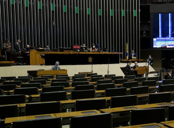 Câmara aprova período de 5 dias para Anvisa autorizar vacina