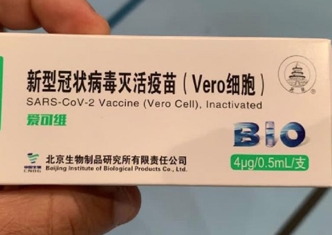 Camelôs vendem vacina falsa contra a Covid-19 por R$ 50 e dão certificado