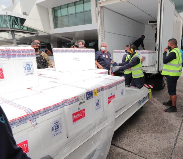 Novo lote com 96,2 mil doses da Coronavac chega a Manaus