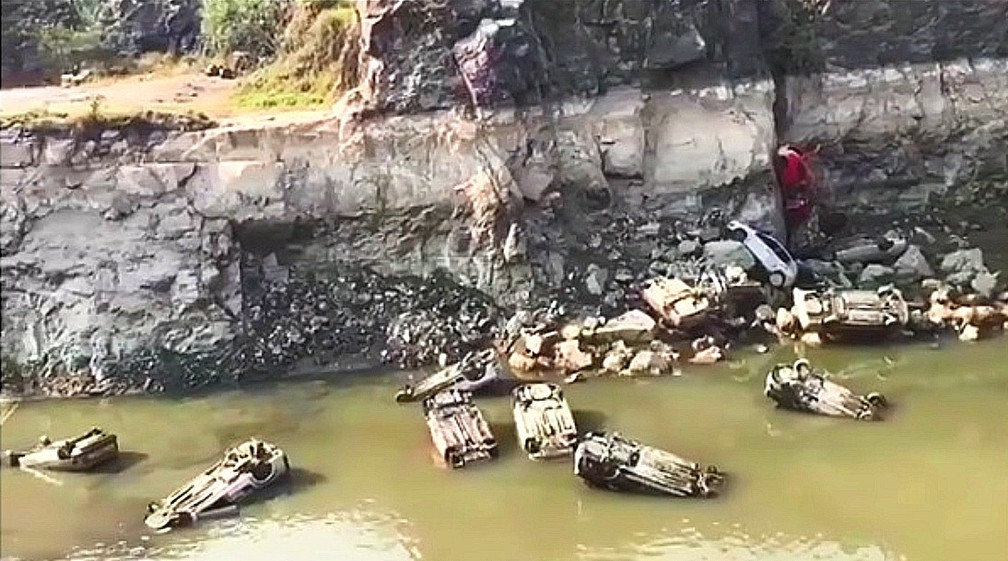 PC apura se carros foram jogados em lago para aplicar golpe em seguradoras