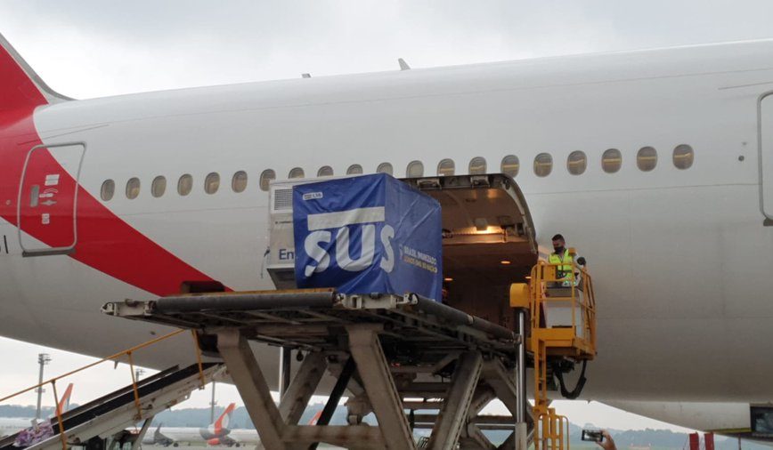 Insumos para produção de vacina da Oxford chegam ao Brasil só em fevereiro