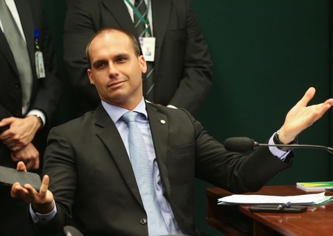 Eduardo Bolsonaro defende como pauta prioritária o voto impresso no Brasil