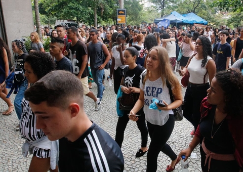 DPU pede adiamento do Enem diante do avanço da pandemia: 'pico da 2ª onda'