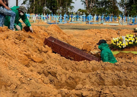 Em 24 horas, 1.274 vidas foram perdidas no Brasil em decorrência da Covid