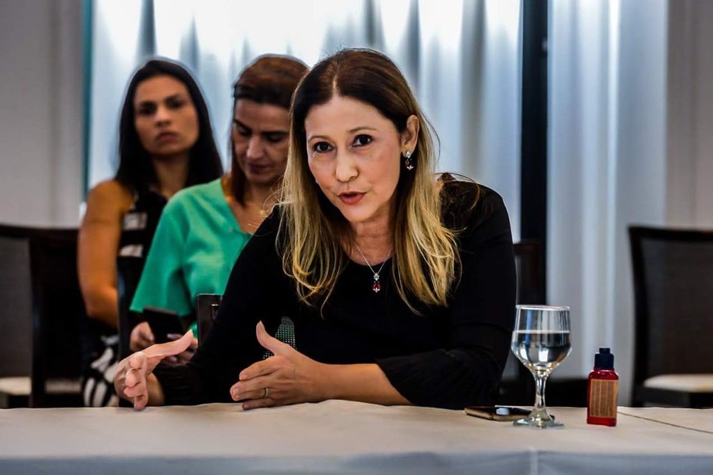 Ministério diz que especialistas não podem decidir sobre plano de vacinação