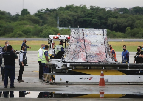 Pazuello diz que chegada de insumos da vacina cumpre 'etapa fantástica'
