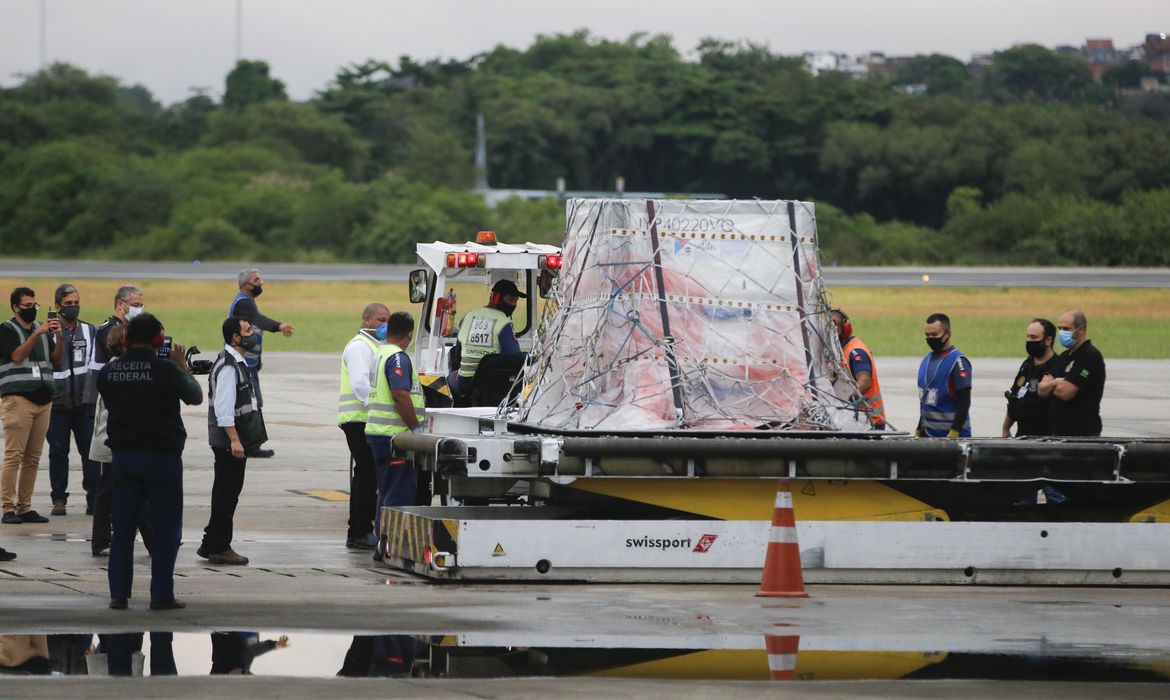 Pazuello diz que chegada de insumos da vacina cumpre 'etapa fantástica'