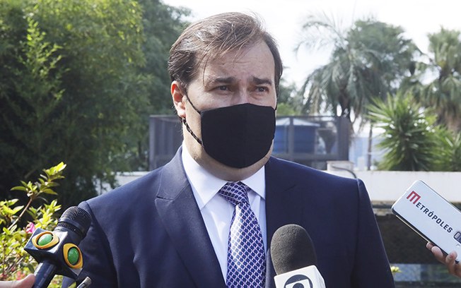 Maia rebate declarações de Bolsonaro e diz que estado 'está às escuras'