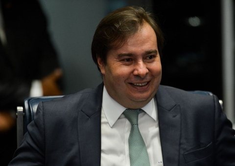 Rodrigo Maia alfineta Moro sobre cargo em empresa ligada à Odebrecht