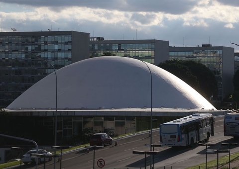 Senado aprova reajuste do salário mínimo para 2021; veja novo valor