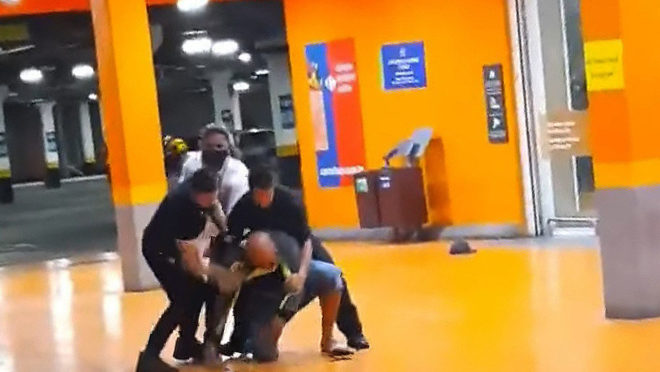 Seis pessoas são indiciadas pela morte de homem negro no Carrefour