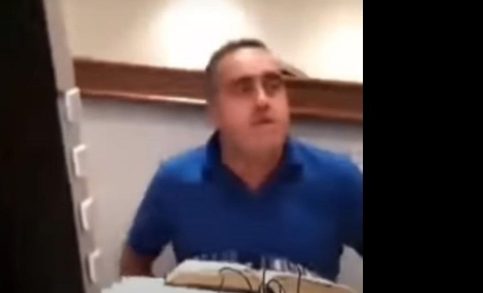 Vídeo: Pastor agride mulher sem saber que estava em live