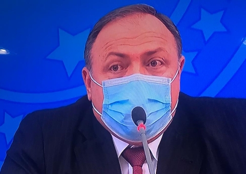 Governo deve priorizar primeira dose de vacina para conter pandemia 