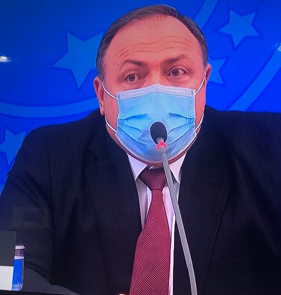 Governo deve priorizar primeira dose de vacina para conter pandemia 