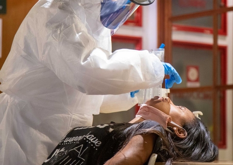 Especialistas alertam para redução de testes de Covid-19 no Brasil