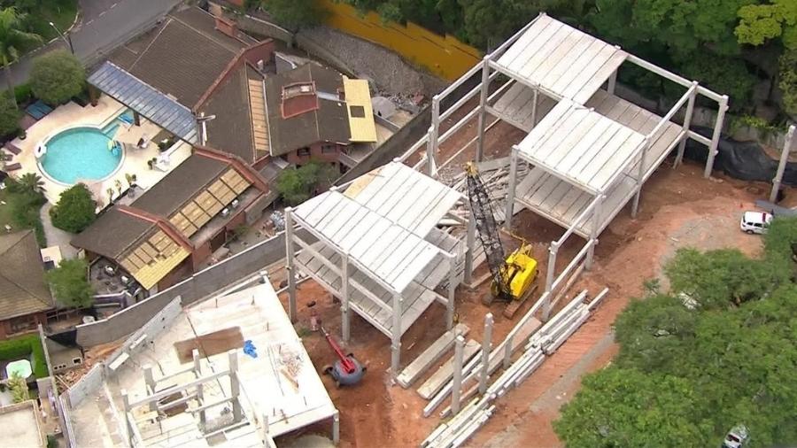 Viga desaba e decepa perna de homem que trabalhava em obra